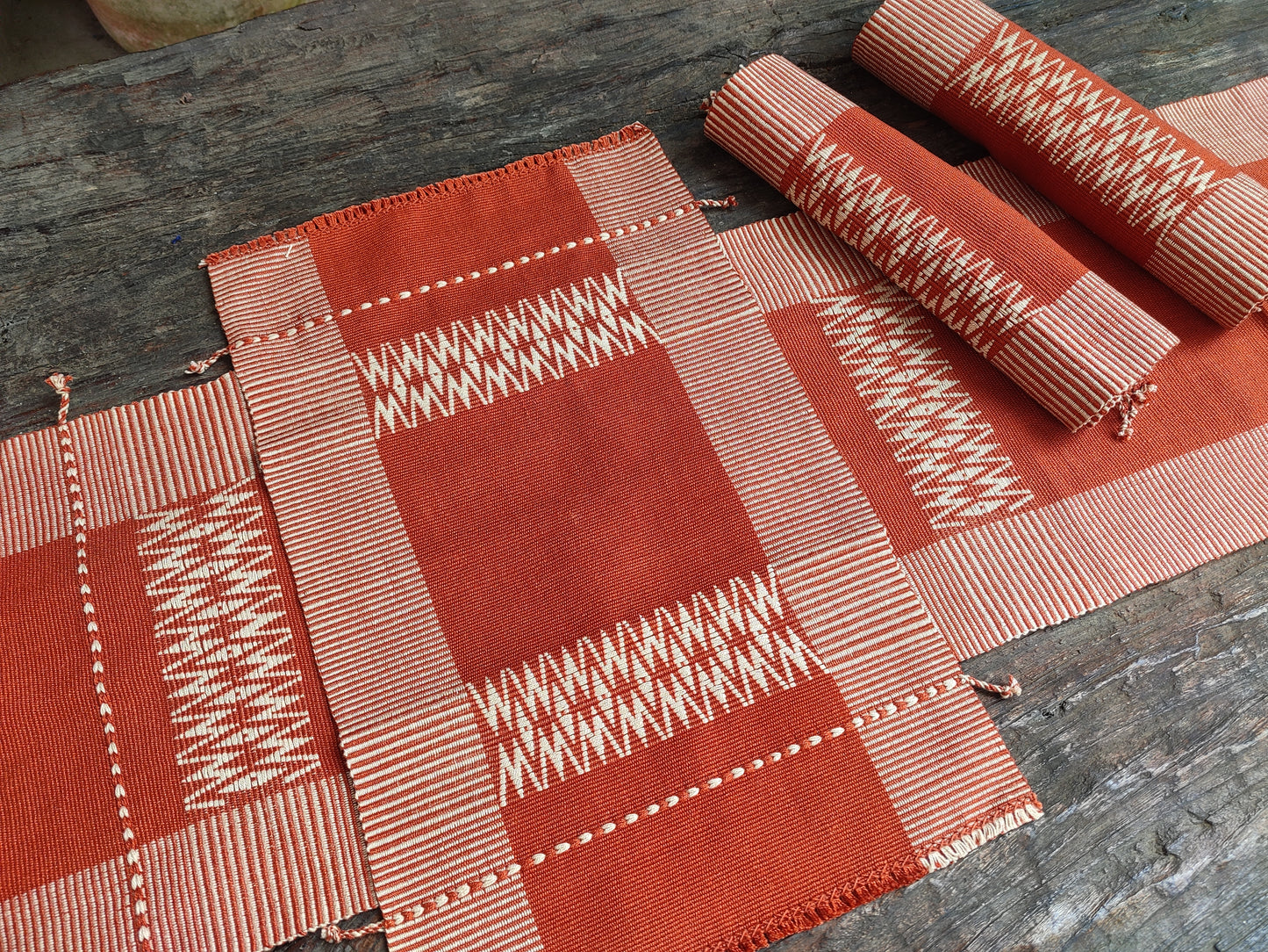 Handwoven Table runner with Mat set (6 mat & 1 runner)
