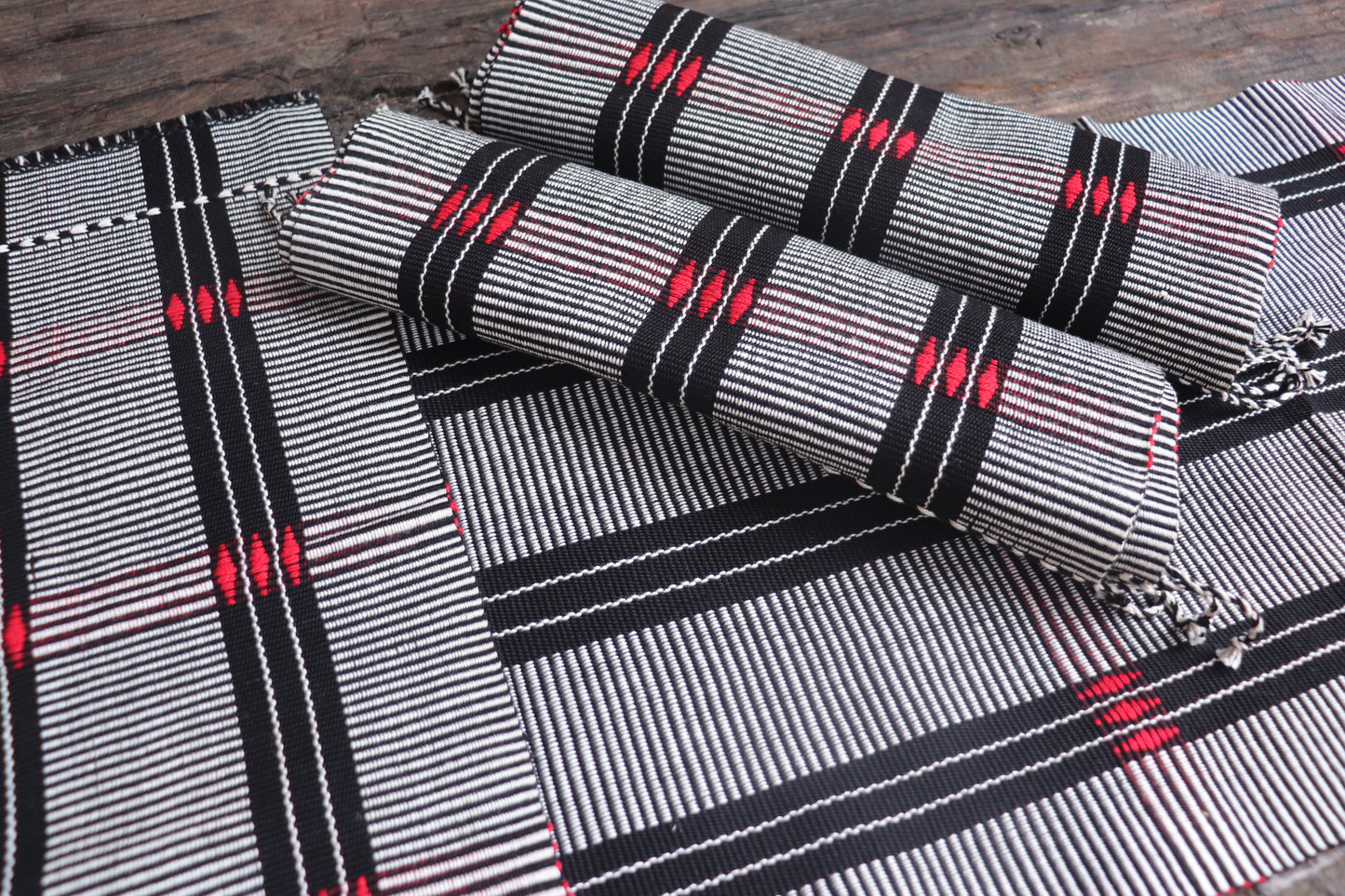 Handwoven Table Runner and Mat set (6 Mat & 1 runner)