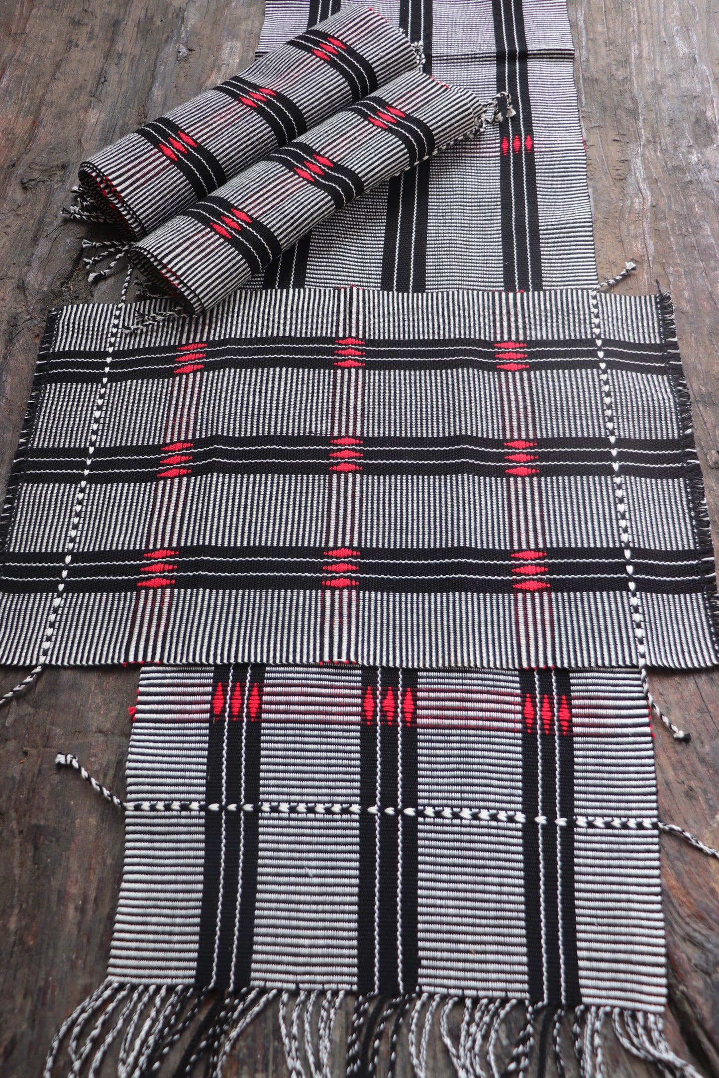Handwoven Table Runner and Mat set (6 Mat & 1 runner)