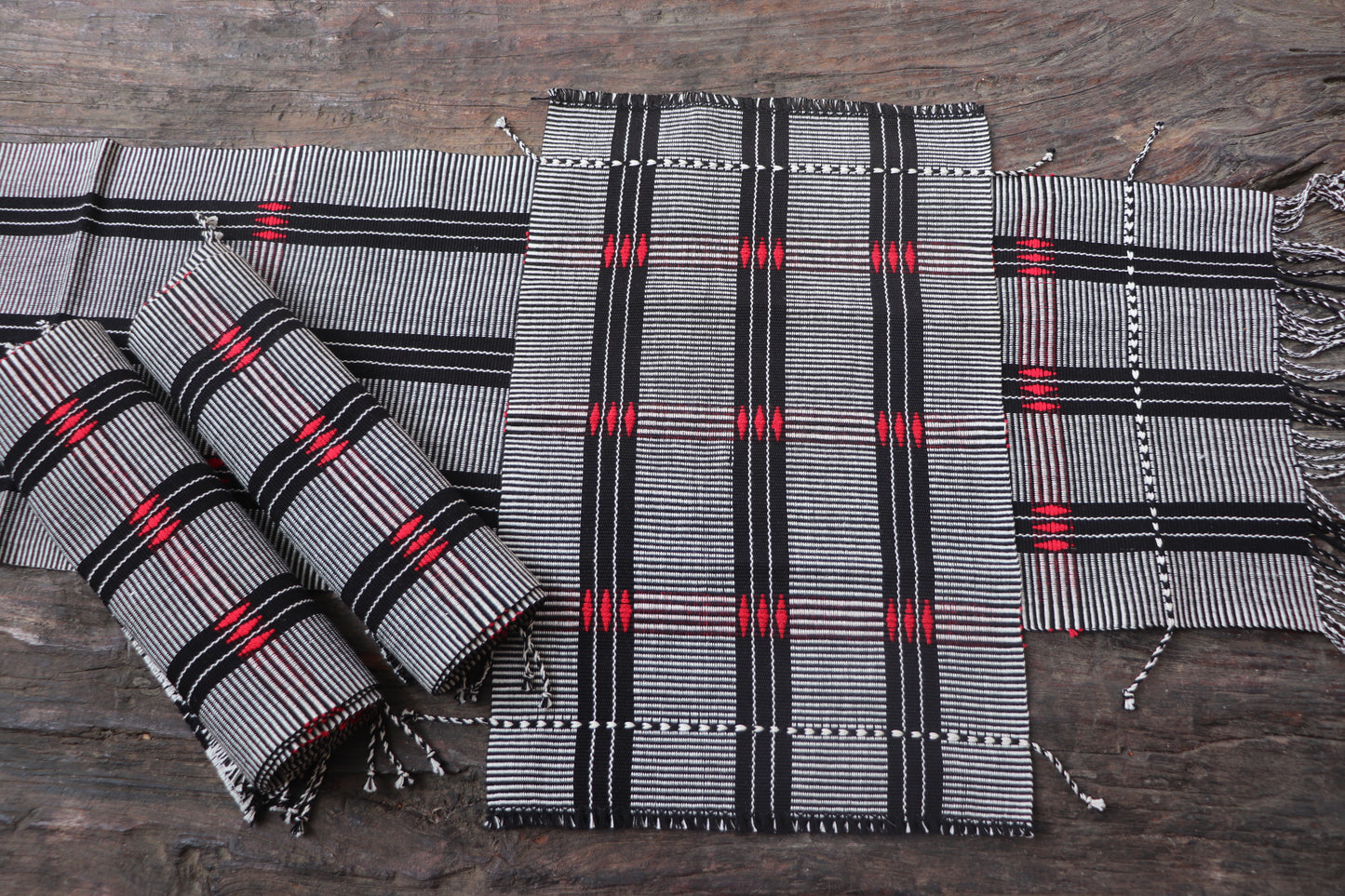 Handwoven Table Runner and Mat set (6 Mat & 1 runner)