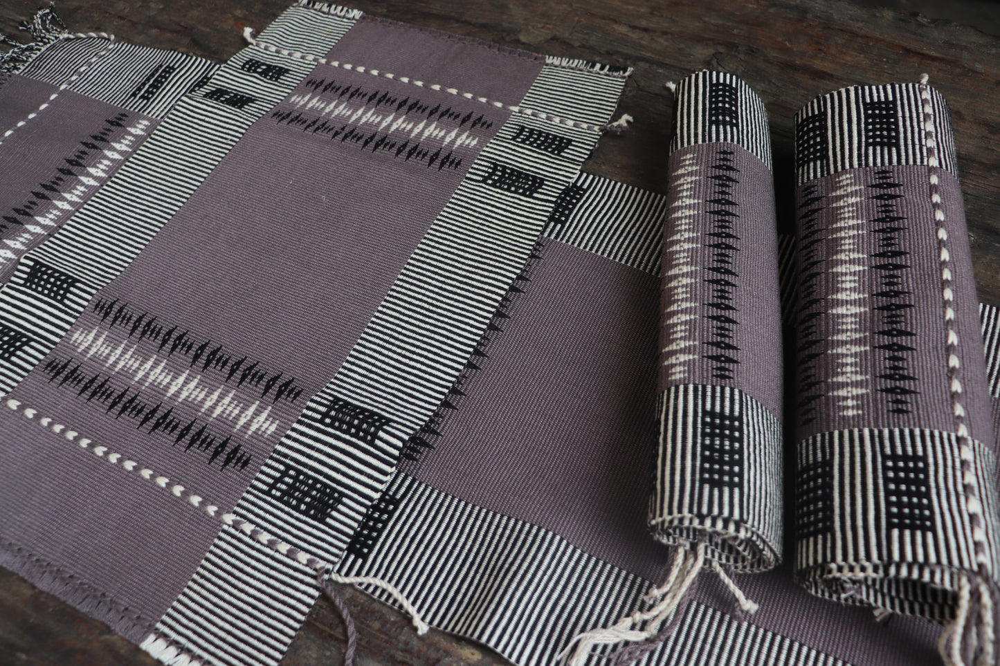Handwoven Table runner with Mat set (6 mat & 1 runner)