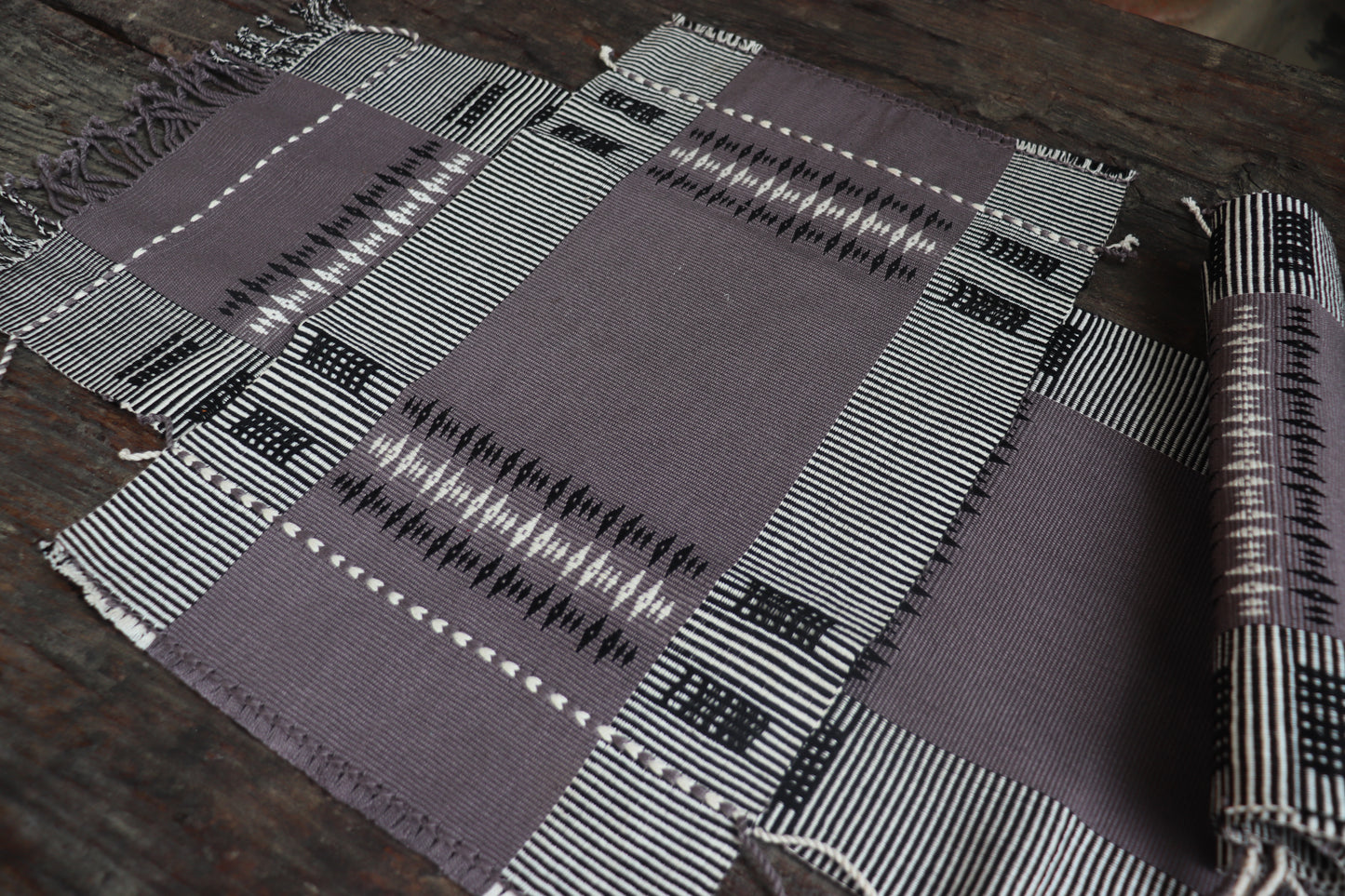 Handwoven Table runner with Mat set (6 mat & 1 runner)