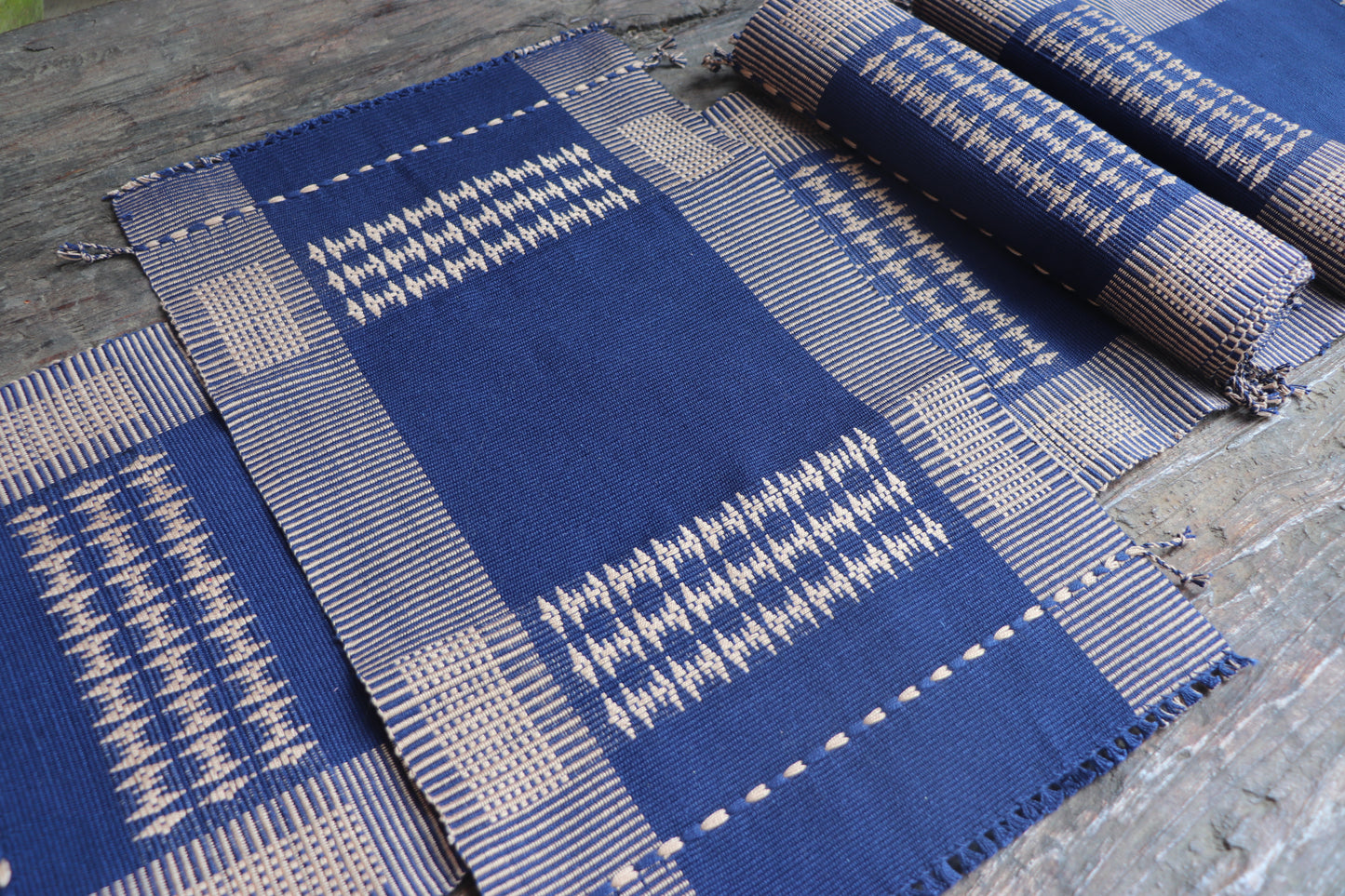 Handwoven Table runner with Mat set (6 mat & 1 runner)