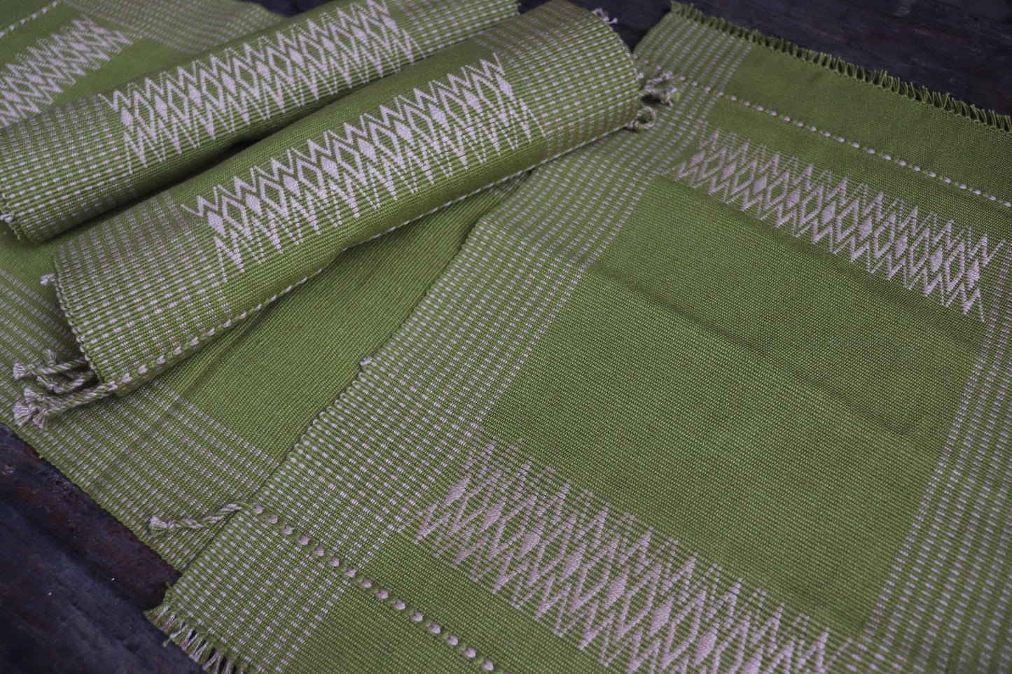 Handwoven Table Runner & Mat set (6 Mat & 1 Runner)