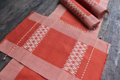 Handwoven Table runner with Mat set (6 mat & 1 runner)
