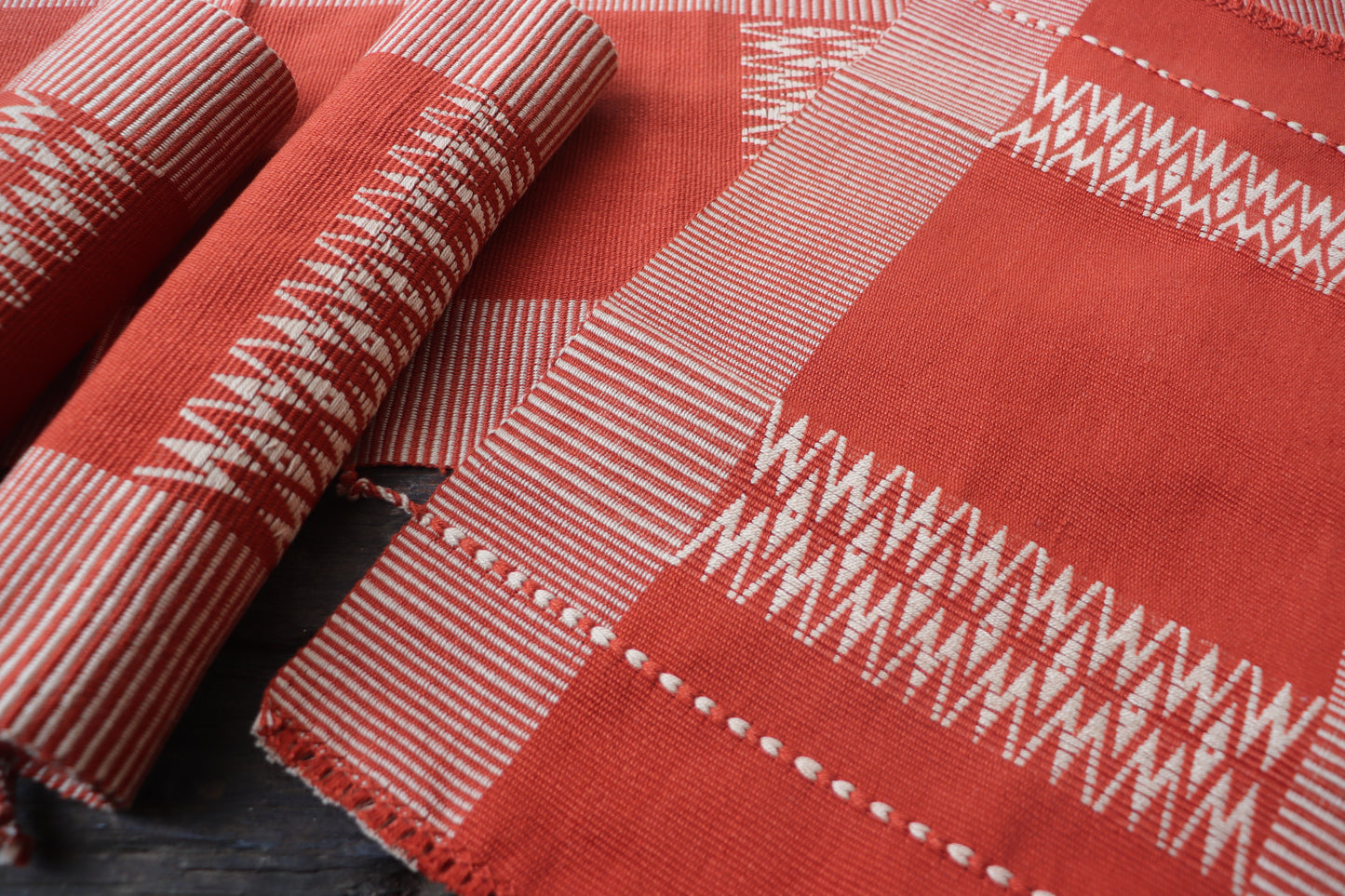 Handwoven Table runner with Mat set (6 mat & 1 runner)