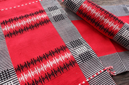 Handwoven Table runner with Mat set (6 mat & 1 runner)
