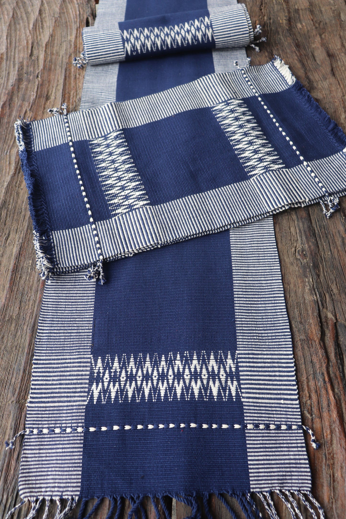 Handwoven Table runner with Mat set (6 mat & 1 runner)