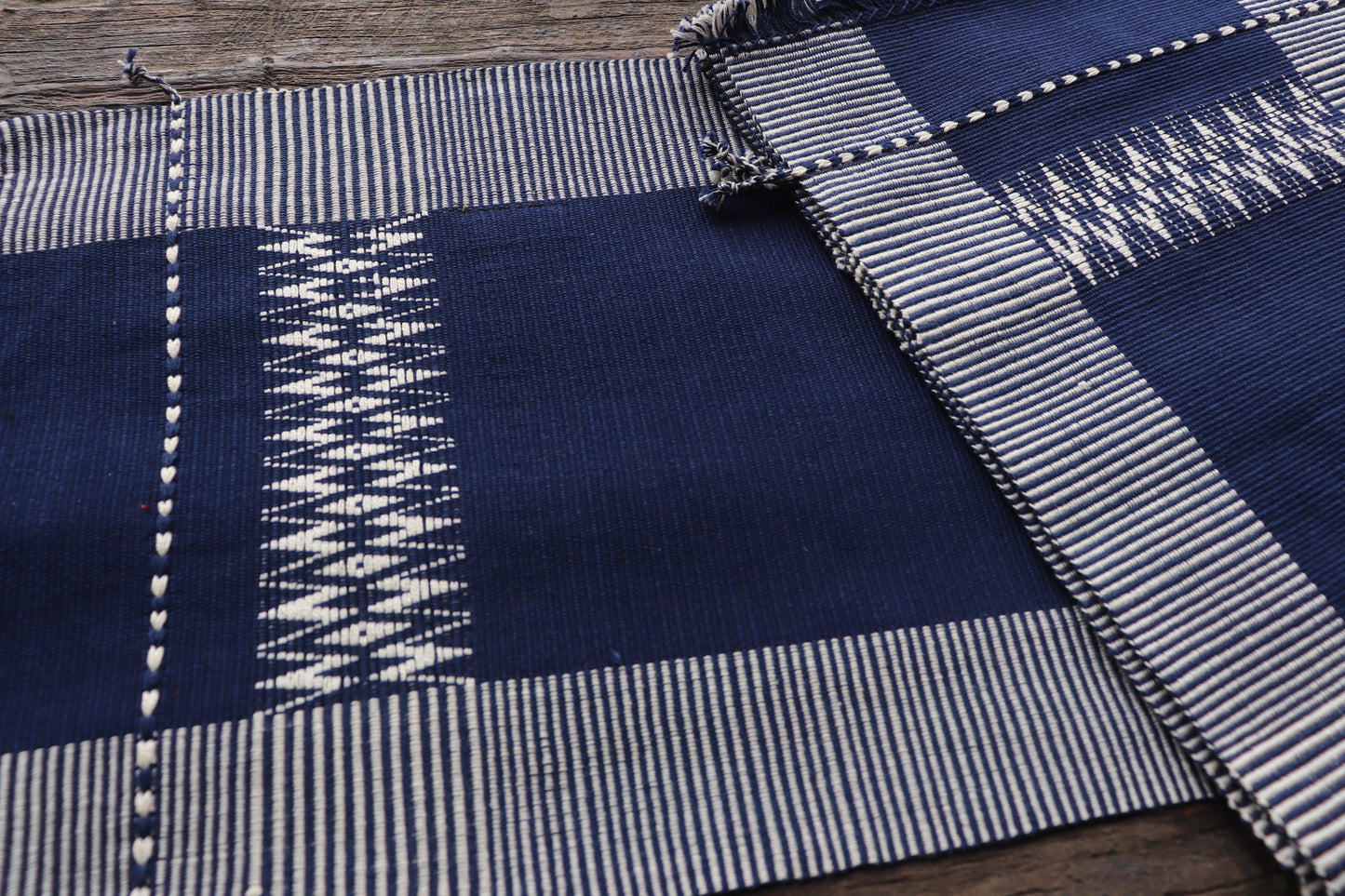 Handwoven Table runner with Mat set (6 mat & 1 runner)